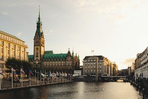 Hamburg city centre surrounding city hall