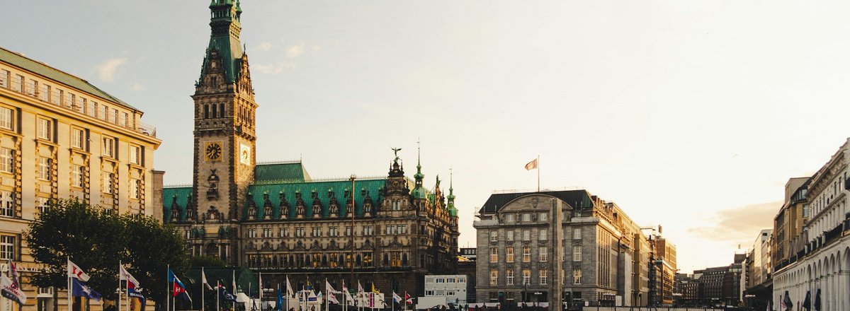 Hamburg city centre surrounding city hall
