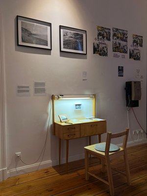 Decorative element: Small desk to write down thoughts